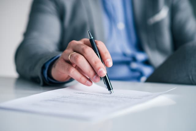 신뢰할 수 있는 계약